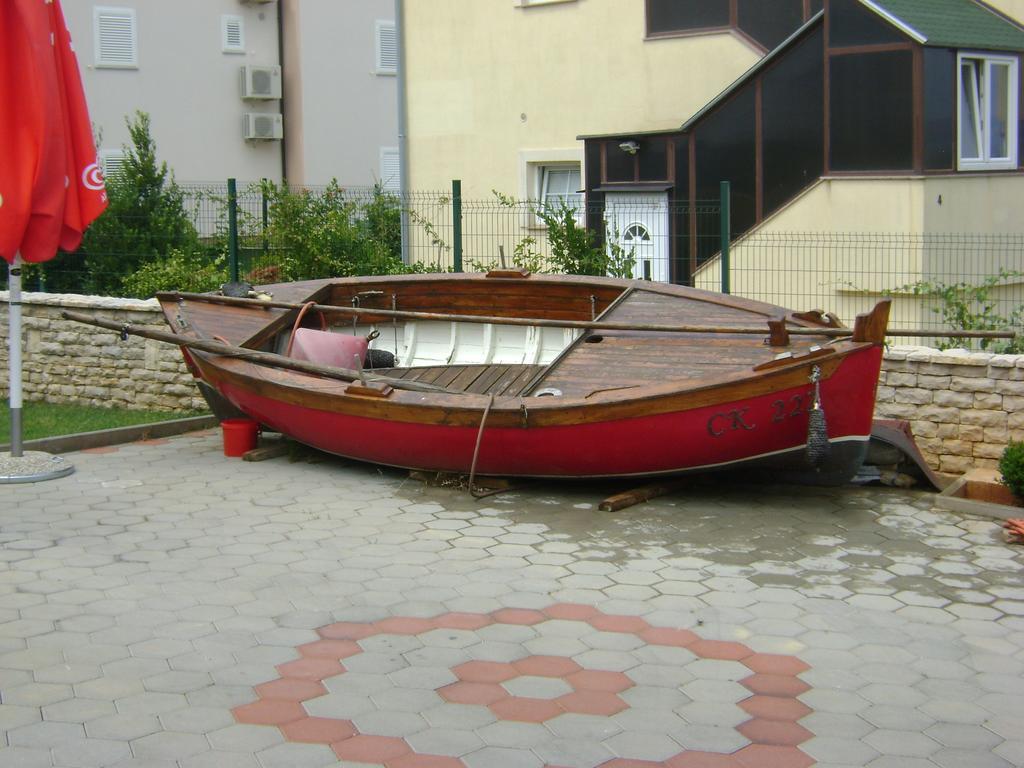 Apartments Krajacic Малинска Экстерьер фото